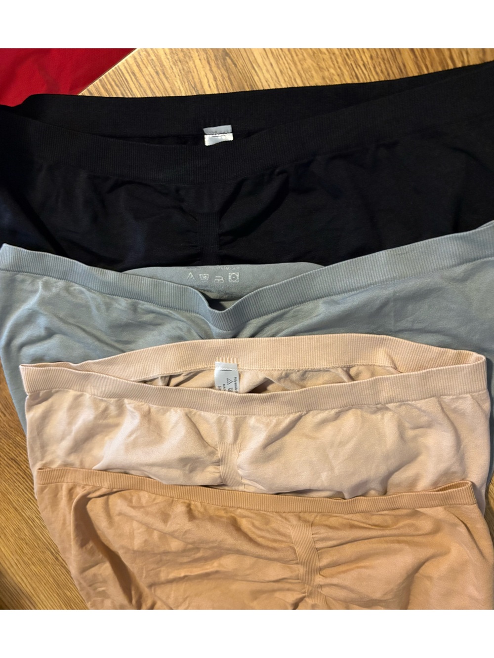 4 strapless stretchy bandeaus